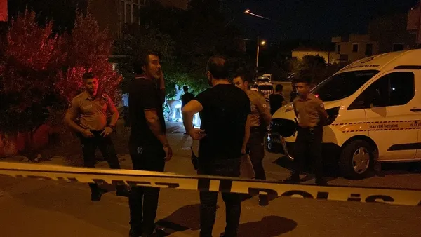 izmirde-gozu-donen-damat-katliam-yapti-esinin-annesini-ve-kardesini-oldurdu-kayinpeder-agir-yarali-1660370511686.jpg İzmir’de gözü dönen damat katliam yaptı! Eşinin annesini ve kardeşini öldürdü! Kayınpeder ağır yaralı