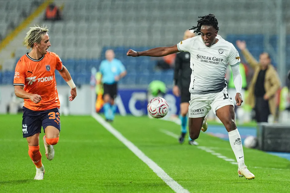 1789851352549.jpg Başakşehir, Gençlerbirliği'ni 4 golle mağlup etti: Eldor Shomurodov attığı 2 golle maça damga vurdu - 1