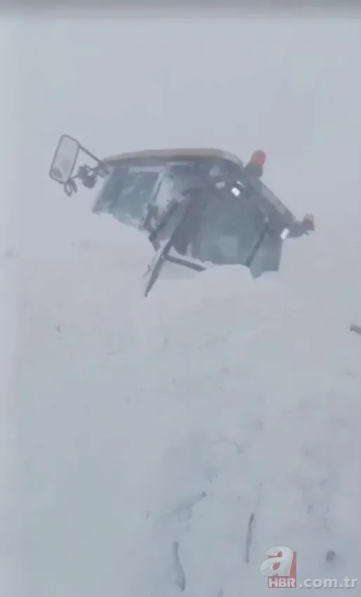 Dev kar kütleleri iş makinelerini yuttu! Ardahan-Artvin yolunda korku dolu anlar 10