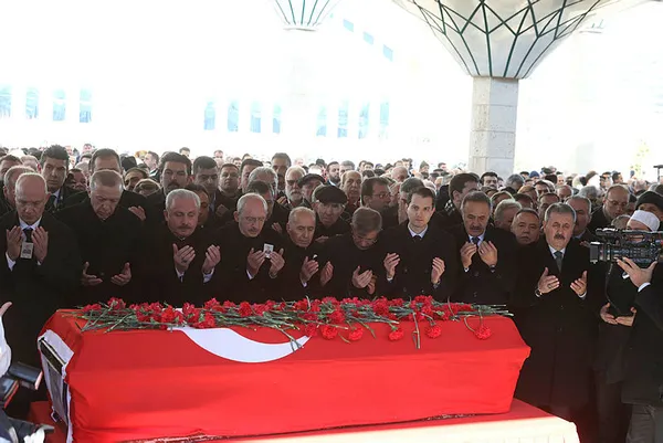 Başkan Erdoğan’dan Deniz Baykal’ın ailesine taziye ziyareti