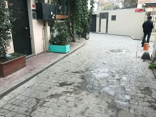 Eski istihbarat subayı İngiliz Le Mesurier'in 1 yıldır kapısında bekleyen mendilci kayıp - 4