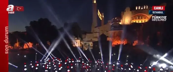 Son dakika: Galata Kulesi ve Ayasofya’da 15 Temmuz’a özel gösteri