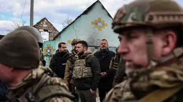 Son dakika: Zelenskiy'den toplu mezarların bulunduğu Bucha'ya ziyaret: Sorumluları bulmadan rahat etmeyeceğiz! Türkiye'den tepki - 3