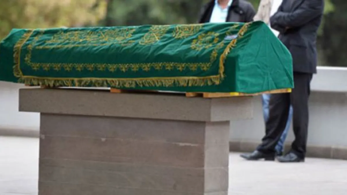 Anne ve kızları gözyaşlarıyla son yolculuğuna uğurlandı