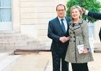 Clinton ile Hollande uzaktan akraba çıktı