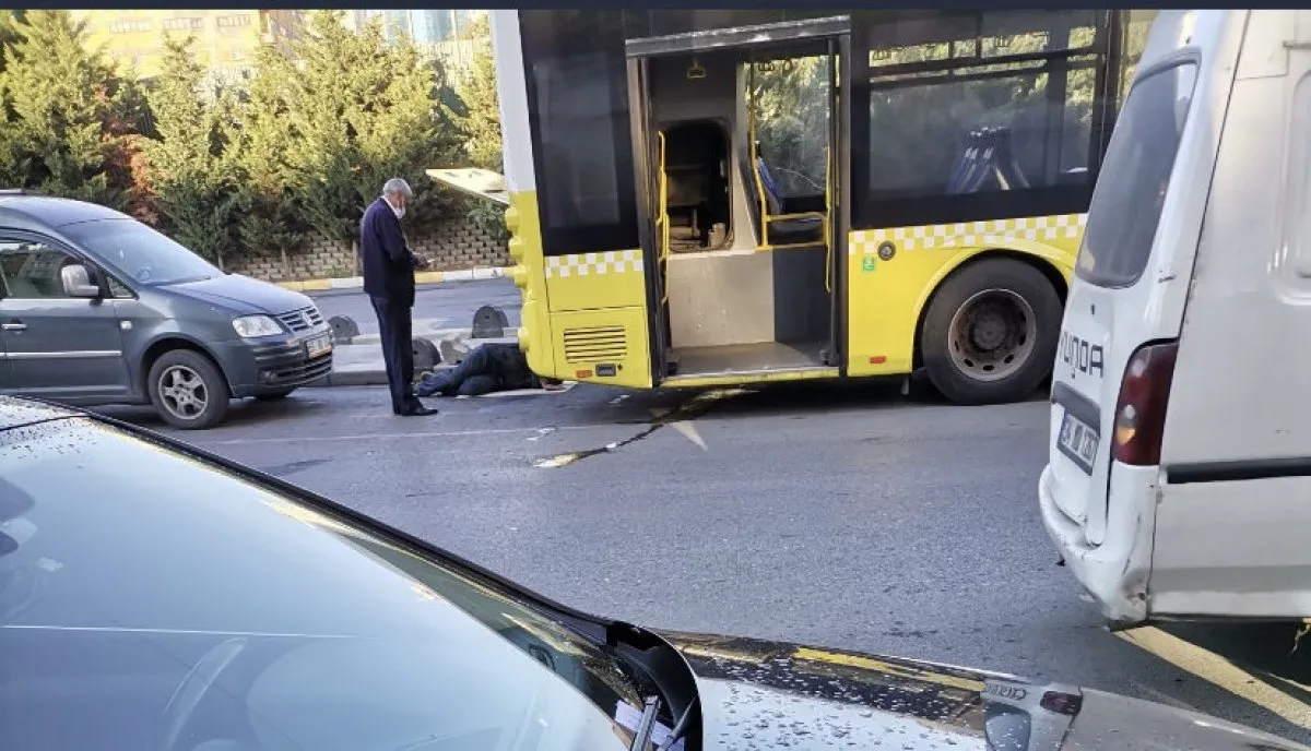 Son dakika: Yine aynı manzara yine İstanbul! İETT otobüslerinden biri arızalandı diğerinin balataları yandı