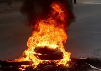 DEAŞ Musul'da petrol ve lastik yakıyor