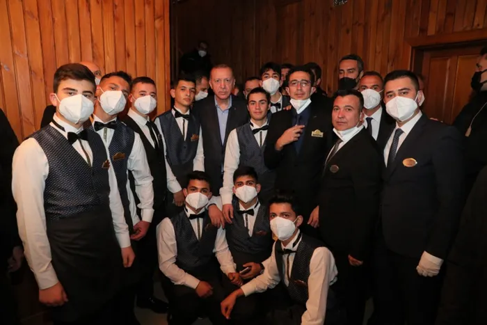 Son dakika: Başkan Erdoğan’dan Kadıköy Abdülhamid Han Meslek Lisesi’ne ziyaret! Öğrenciler ilk sınavdan tam not aldı