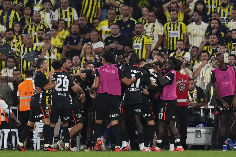 1788637443395.jpg Kadıköy'de derbi şoku: İsmail Kartal taraftardan özür diledi - 1