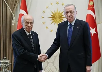 Başkan Erdoğan, Bahçeli’nin DEM Partililerle tokalaşmasını değerlendirdi!