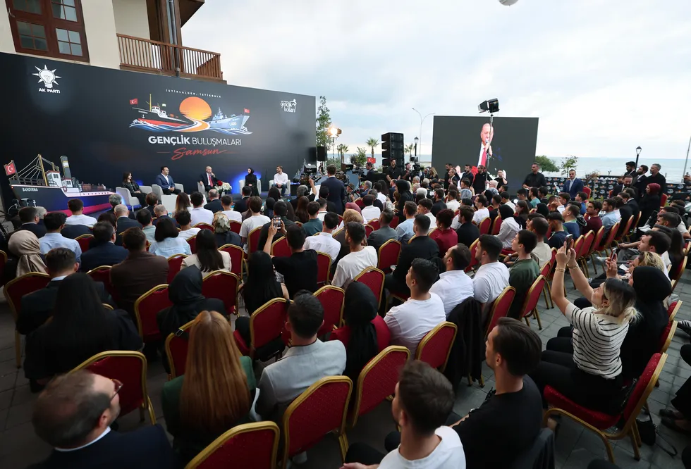 baskan-erdogan-genclerle-bas-basa-teror-belasi-bitti-hedef-kuresel-olcekte-huzur-1789417171045.jpg Başkan Erdoğan gençlerle baş başa: “Terör belası bitti, hedef küresel ölçekte huzur” - 7