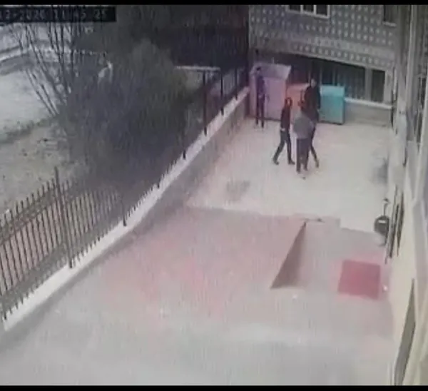 1608349689707.jpg İğne canını yaktı diye sağlık çalışanını darp ettiler! - 4