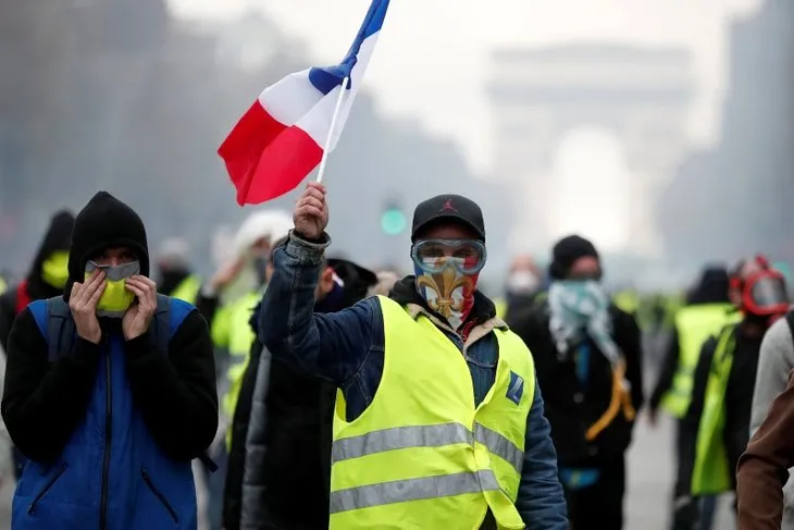 Fransa’da polis şiddeti devam edecek
