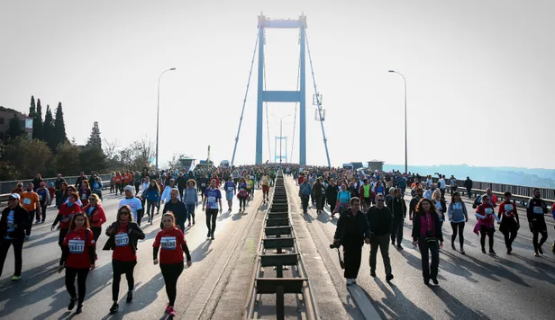 istanbul-maratonu-saatleri-45-istanbul-maratonu-ne-zaman-bitecek-5-kasim-2023-yuzyilin-kosusu-guzergahi-nedir-1699165690361.jpg
