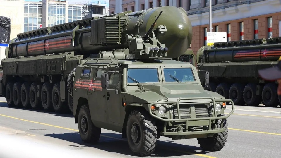 Putin'den Kızıl Meydan'da gövde gösterisi