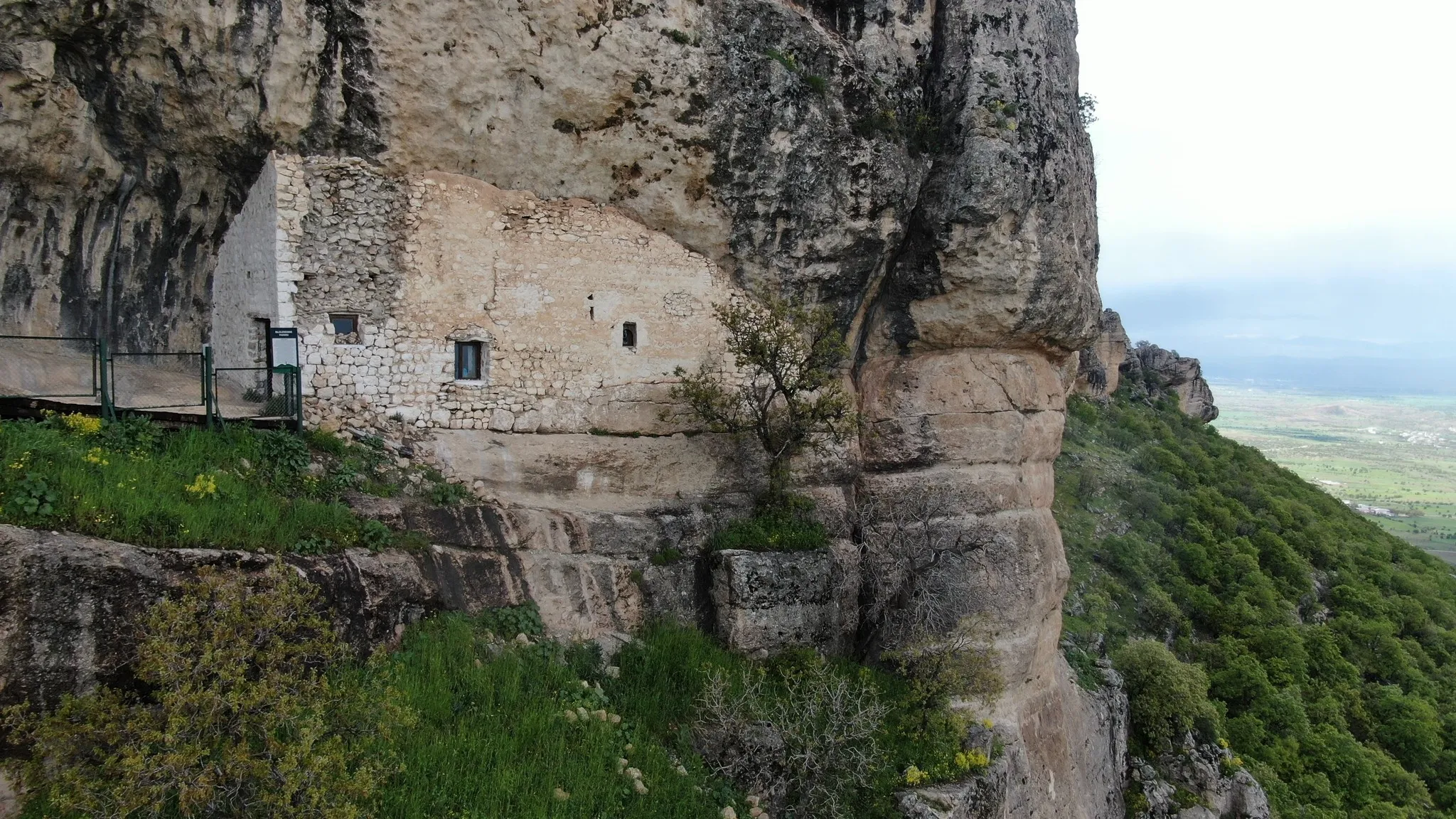 Kahramanmaraş merkezli depremler Diyarbakır’daki "Ashabı Kehf" mağarasında da yıkıma neden oldu