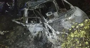 Korkunç kaza! Uçurumdan düşen minibüs alev aldı