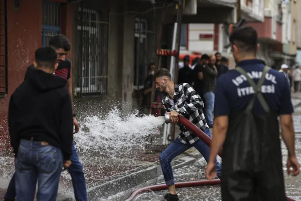 Sel bölgesinde olduğu için eleştiriye maruz kalan AK Parti İstanbul İl Başkanı Kabaktepe’den CHP’li yöneticilere tepki: Siz neden burada değildiniz?