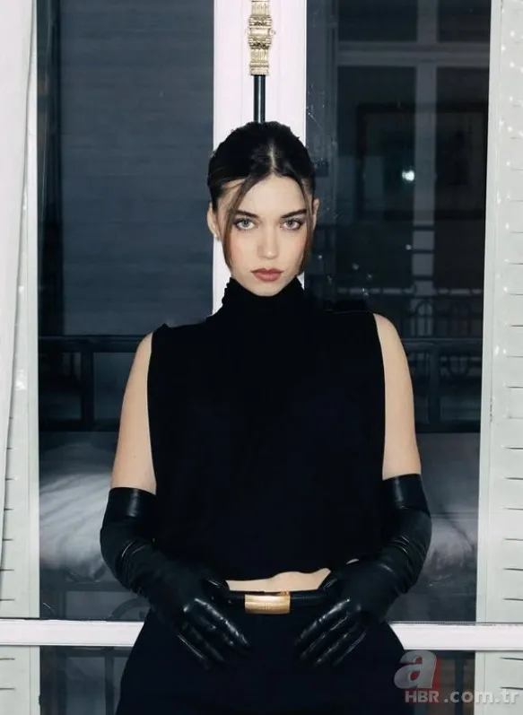 A.B.İ.'nin Çağla'sı Afra Saraçoğlu'ndan siyah şıklığı: Paris'te tüm gözler üzerindeydi 2
