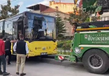 Son dakika | Kabataş-Bağcılar tramvayında İETT aracı kaza yaptı!