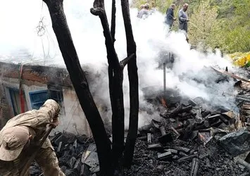 Kemaliye’de 1 ev yandı