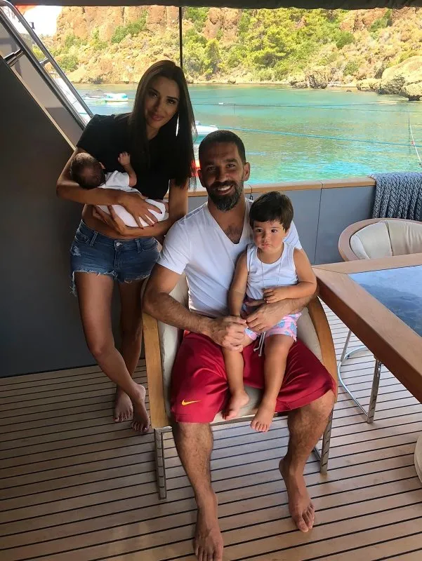 Arda Turan ve Aslıhan Turan yeni evine taşındı! Değeri dudak uçuklattı