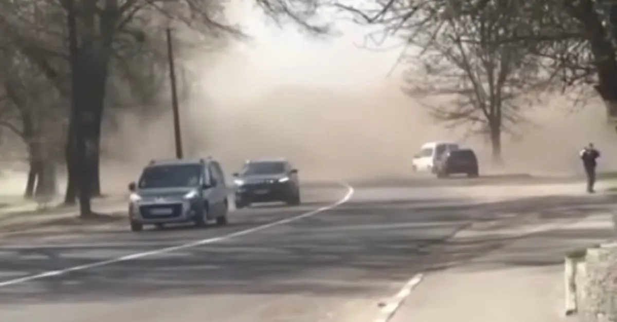Toz fırtınası bir sokağı böyle yuttu |Video