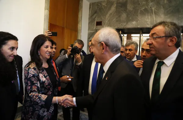 HDP Eş Başkanı Pervin Buldan’dan 6’lı masaya salvolar: Yanımızda görünmeyin deyip oy istiyorlar