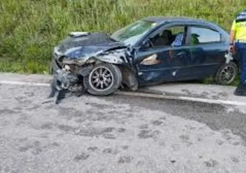 Bursa'da 2 otomobil çarpıştı; 3 yaralı