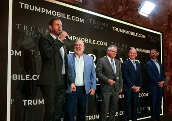 Trump'ın ailesinden yeni hamle: Trump Mobile piyasada