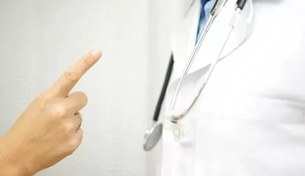 ankarada-beyin-cerrahi-profesorden-kadin-doktora-pes-dedirten-siddet-parmagini-kirdi-1651736535869.jpg Ankara'da beyin cerrahı profesörden kadın doktora ‘pes’ dedirten şiddet! Parmağını kırdı - 4