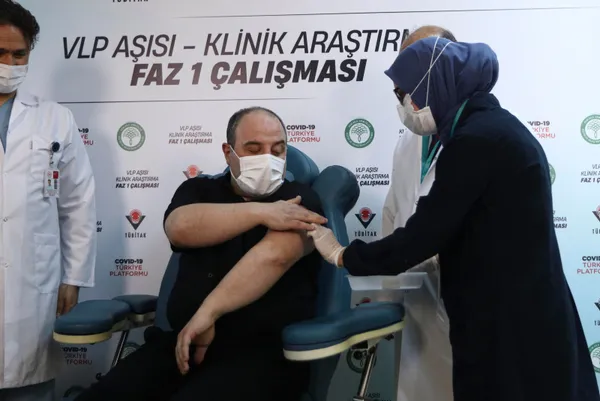 Yerli koronavirüs aşısı olan Bakan Varank'tan yan etki açıklaması - 3
