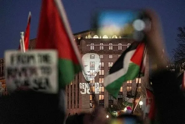 1705245077658.jpeg Beyaz Saray'ın önünde tarihi protesto: Biden'ın elleri kanlı! ABD Gazze için tek ses oldu - 1