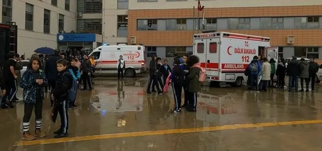 Ağır kokudan etkilenen öğrenciler hastaneye kaldırıldı