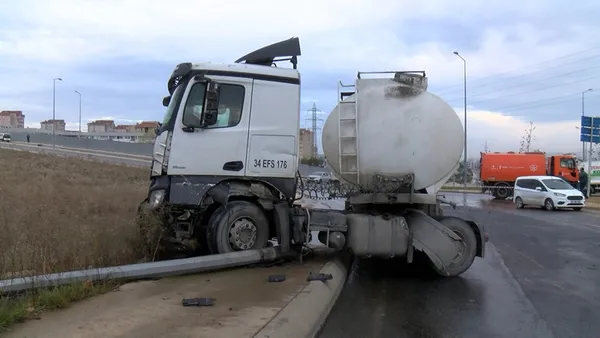 Tuzla'da atık su tankerleri kaza yaptı - 4