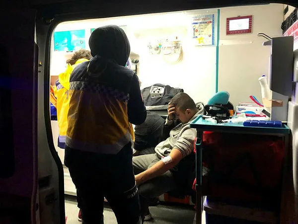 Ankara'da apartman dairesinde yangın: 1'i ağır, 3 yaralı - 3