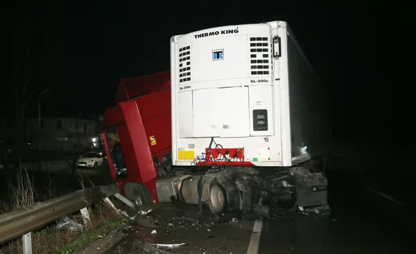 1641791652892.jpg Çanakkale'de feci kaza! 5 kişi hayatını kaybetti - 1