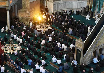 İstanbul Valisi Ali Yerlikaya: Ayasofya Camii cuma namazı sonrası dezenfekte edildi