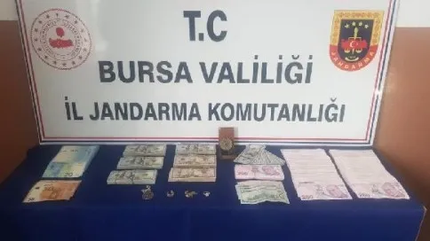 bursada-ozbek-bakici-calistigi-villadan-1-milyon-tl-caldi-yurt-disina-kacarken-yakalandi-1640956624269.jpg Bursa’da Özbek bakıcı çalıştığı villadan 1 milyon TL çaldı! Yurt dışına kaçarken yakalandı - 1