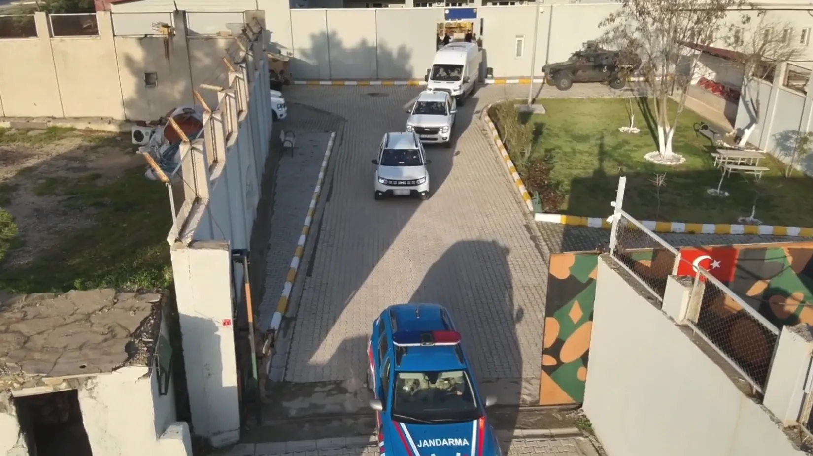 Diyarbakır'da nefes kesen uyuşturucu operasyonu: 99 kenevir ekim alanı imha edildi