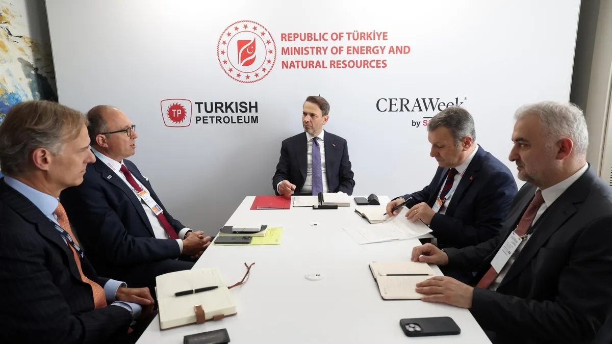 Bakan Bayraktar'dan ABD'de enerjide iş birliği görüşmeleri