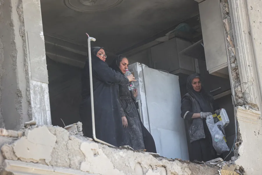 trump-iranda-muzakere-ettigi-ismi-acikladi-yeni-yonetimle-masadayiz-1774930396750.jpg İran'ın başkenti Tahran'da yıkım (AFP)