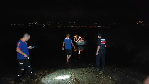 sakaryada-yuzmek-icin-denize-giren-genc-kayboldu-afad-ekipleri-harekete-gecti-1629751447269.jpg