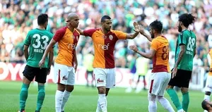 Galatasaray’ın eski yıldızı futbolu bıraktı!