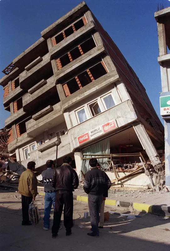 17 Ağustos Marmara Depremi'nin 22. yılı! Acı dolu kareler