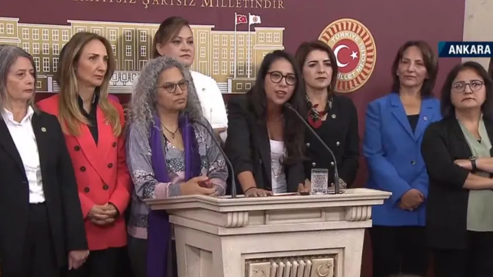 Meclis'te LGBT ittifakı! CHP'li bazı milletvekilleri rahatsız... A Haber'de anlattı: Bu ısrar tabanda kopmaları beraberinde getirir