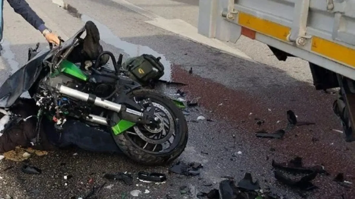 Çorum'da kamyona çarpan motosikletin sürücüsü öldü