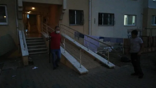 1624160943316.jpg Adana'da komşu dehşeti! Dikkat çeken fotoğrafı ortaya çıktı - 3