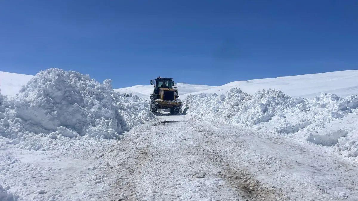 2443 rakımda kar mesaisi