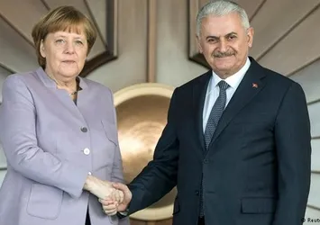 Berlin'de sürpriz görüşme